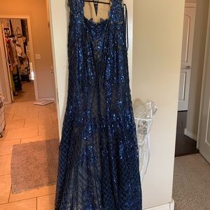 Mac Duggal dress stunning navy lines formal dress